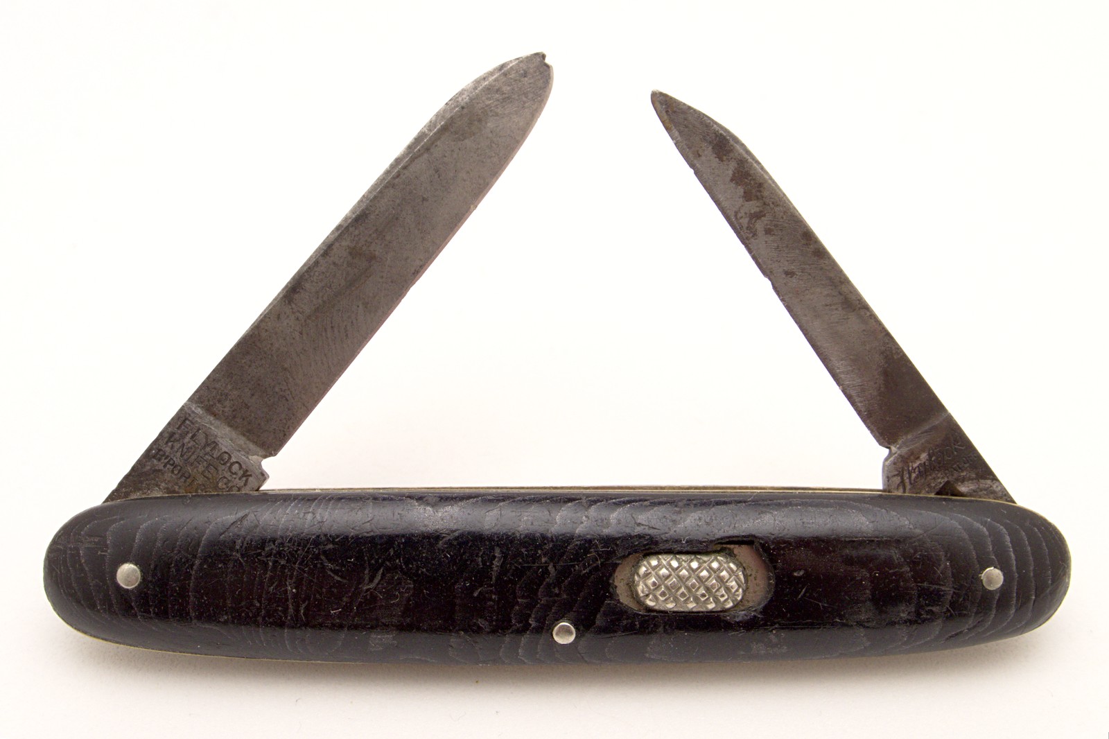 A switchblade from Flylock Knife Company from between 1918 and 1929.