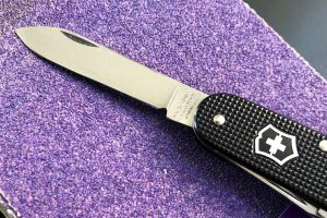 How to Sharpen a Knife Without a Sharpener [Using 10 Everyday Objects]