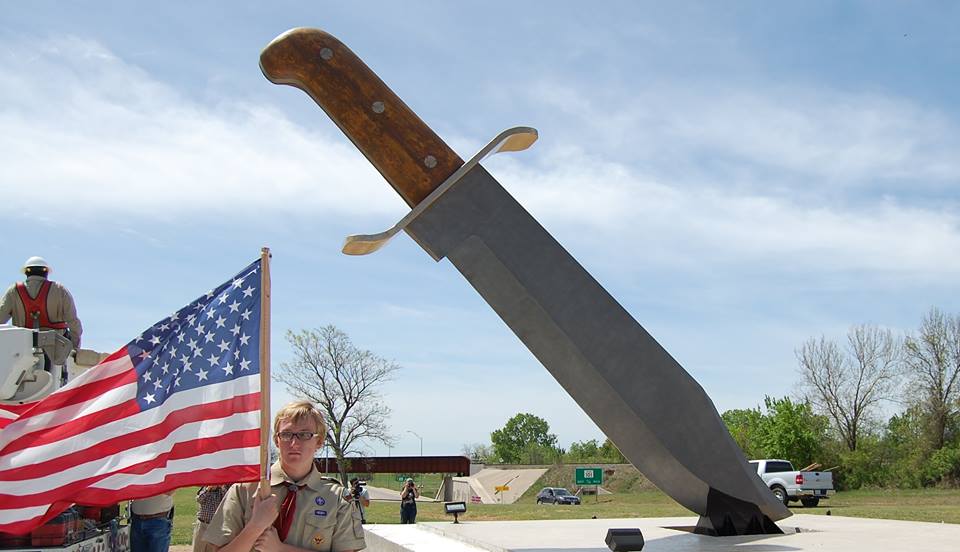 world's largest Bowie knife