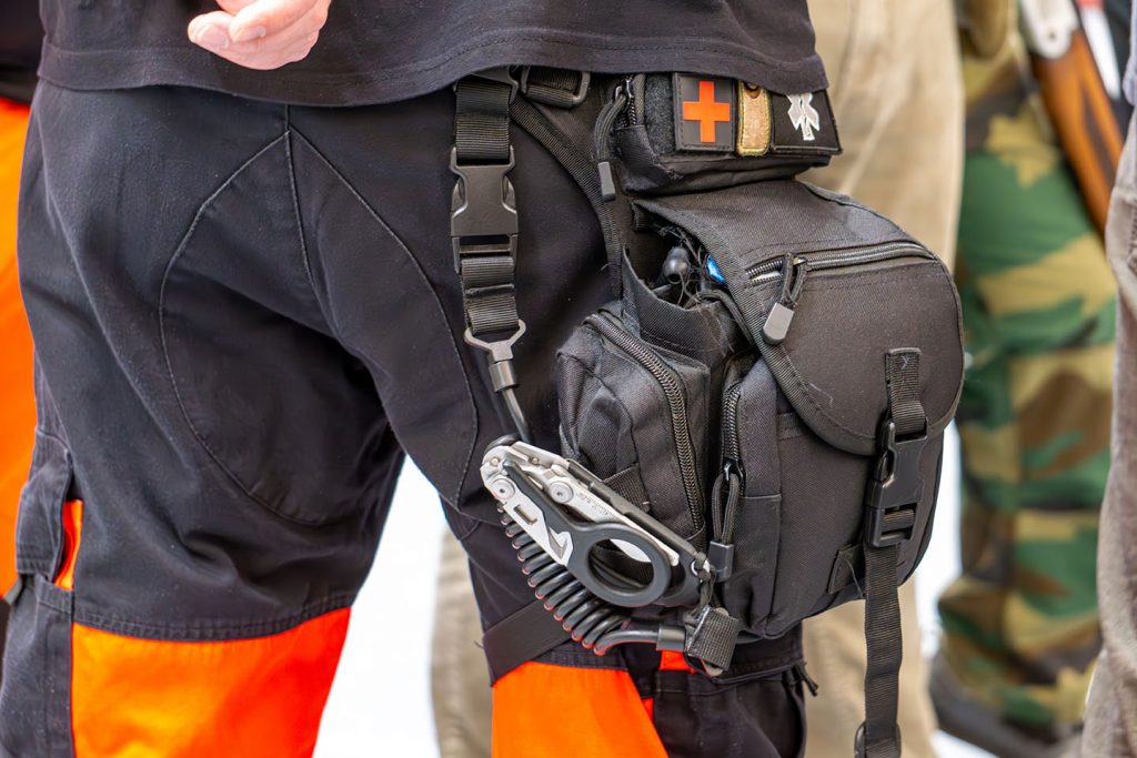 paramedic equipment in a thigh pouch. black medical pouch. knife